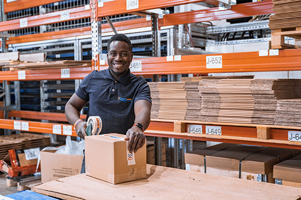 logistik-versand-blechteile Job in der Logistik, Versand und Kommissionierung